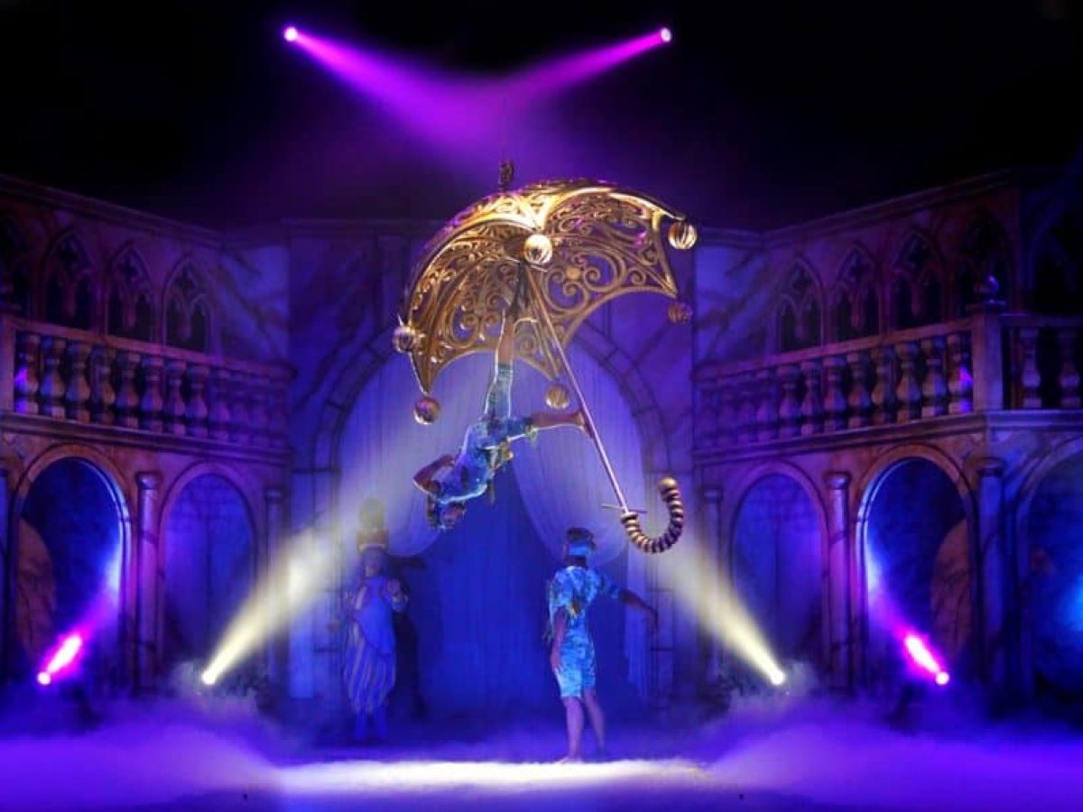 Galtuk &ndash; &Eta; &Chi;ώ&rho;&alpha; &tau;&omega;&nu; &Omicron;&nu;&epsilon;ί&rho;&omega;&nu;, &mu;&epsilon; &tau;&eta;&nu; Fiesta Escenica &sigma;&tau;&omicron; &Theta;έ&alpha;&tau;&rho;&omicron; &Pi;&alpha;&lambda;&lambda;ά&sigmaf;