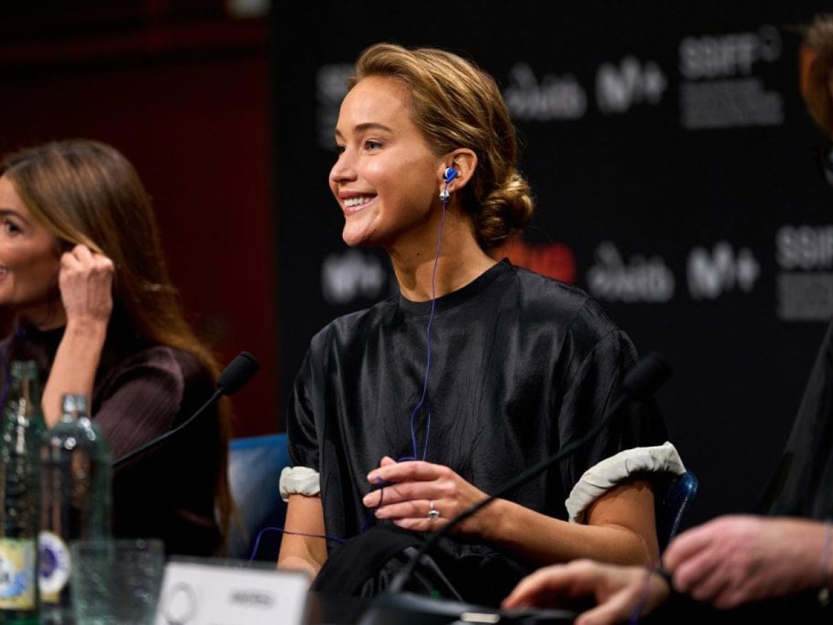 H Τζένιφερ Λόρενς και η άβολη στιγμή της στο Σαν Σεμπαστιάν