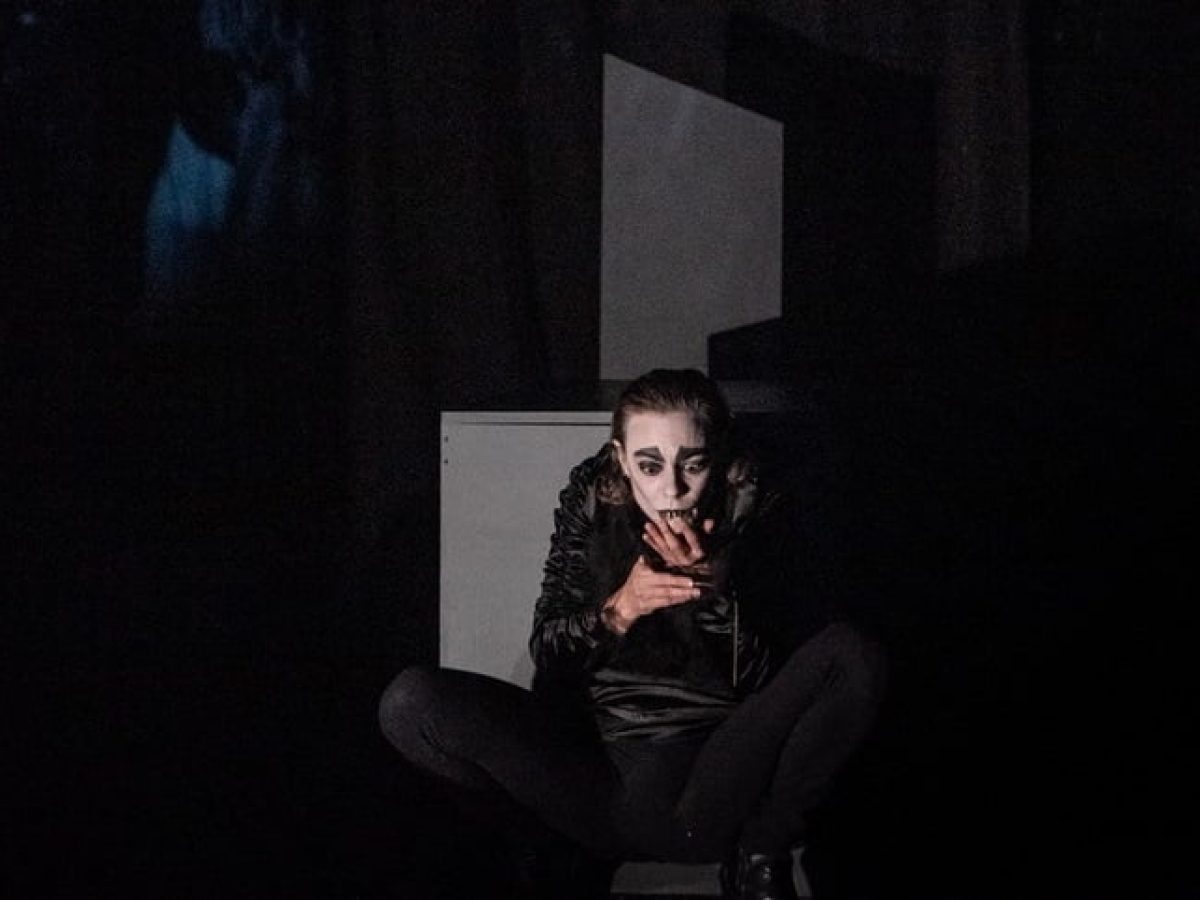 Nomsferartu – Ο Johnny O διασκευάζει τον γνωστό μύθο