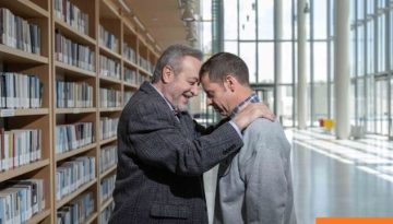 Γρηγόρης Βαλτινός: Θεατρική επιστροφή με τη συγκλονιστική αληθινή ιστορία «Κάθε Τρίτη με τον Μόρι»