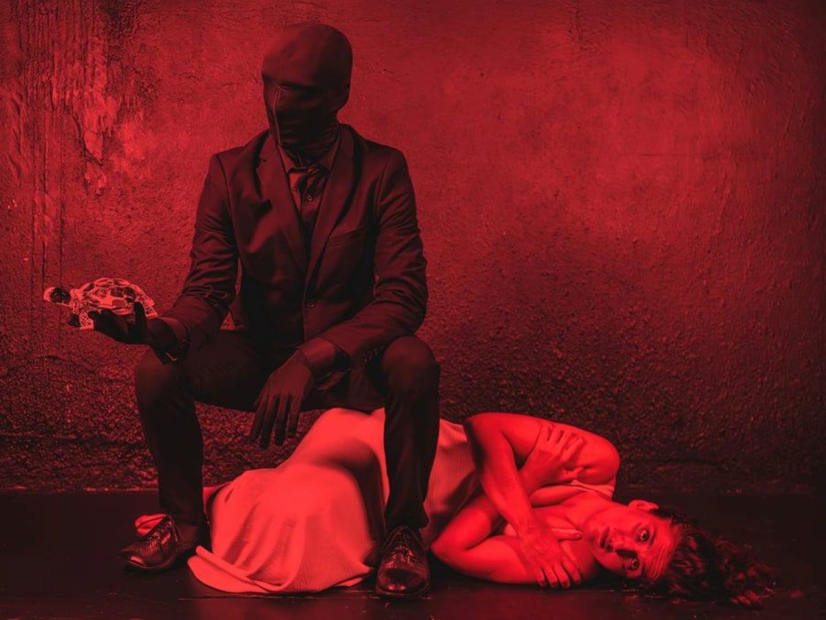 Οι δυστυχισμένοι ικετεύουν σιωπηλά να τους δώσει κάποιος τις λέξεις για να εκφραστούν