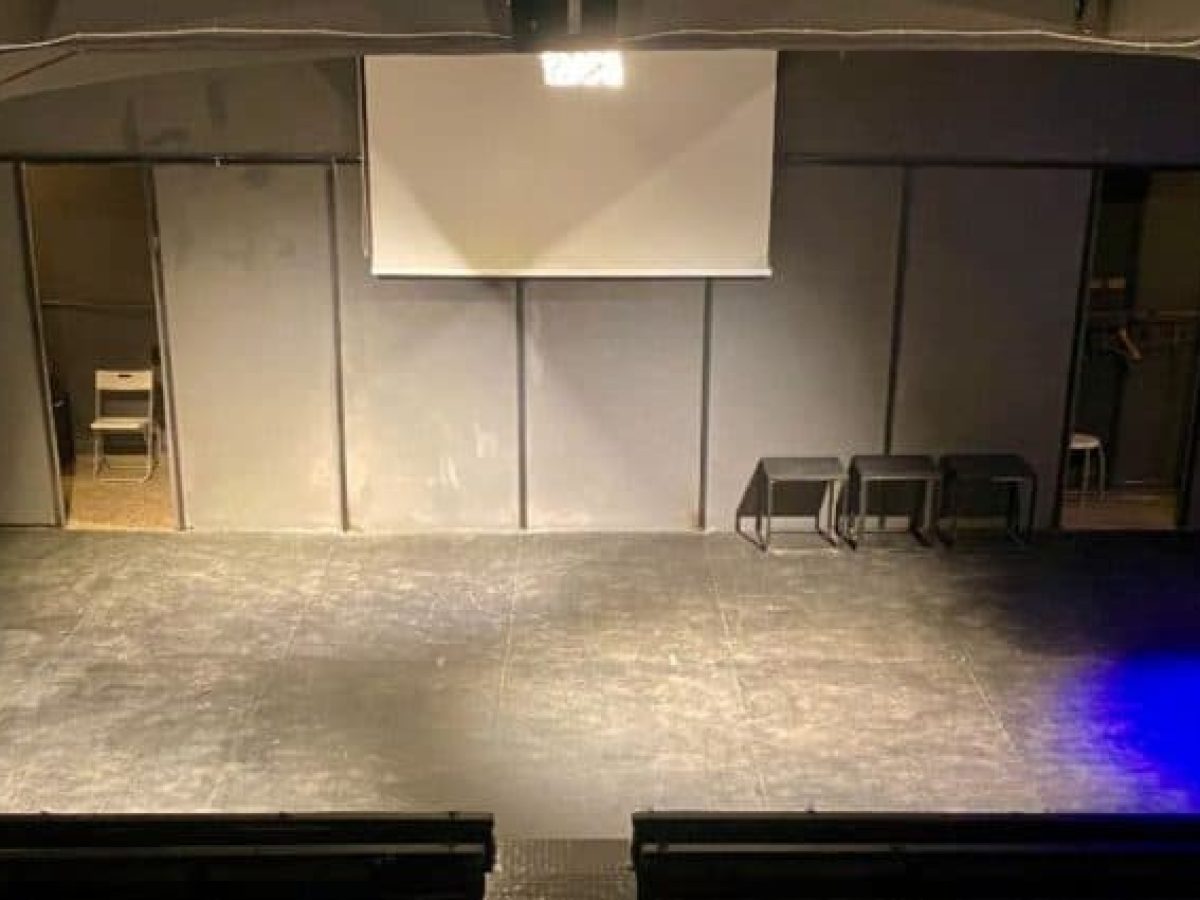 Η Σκηνή Brecht-2510 ανοίγει τις πόρτες της τον Οκτώβριο με ένα πλούσιο ρεπερτόριο, σεμινάρια και πληθώρα δράσεων