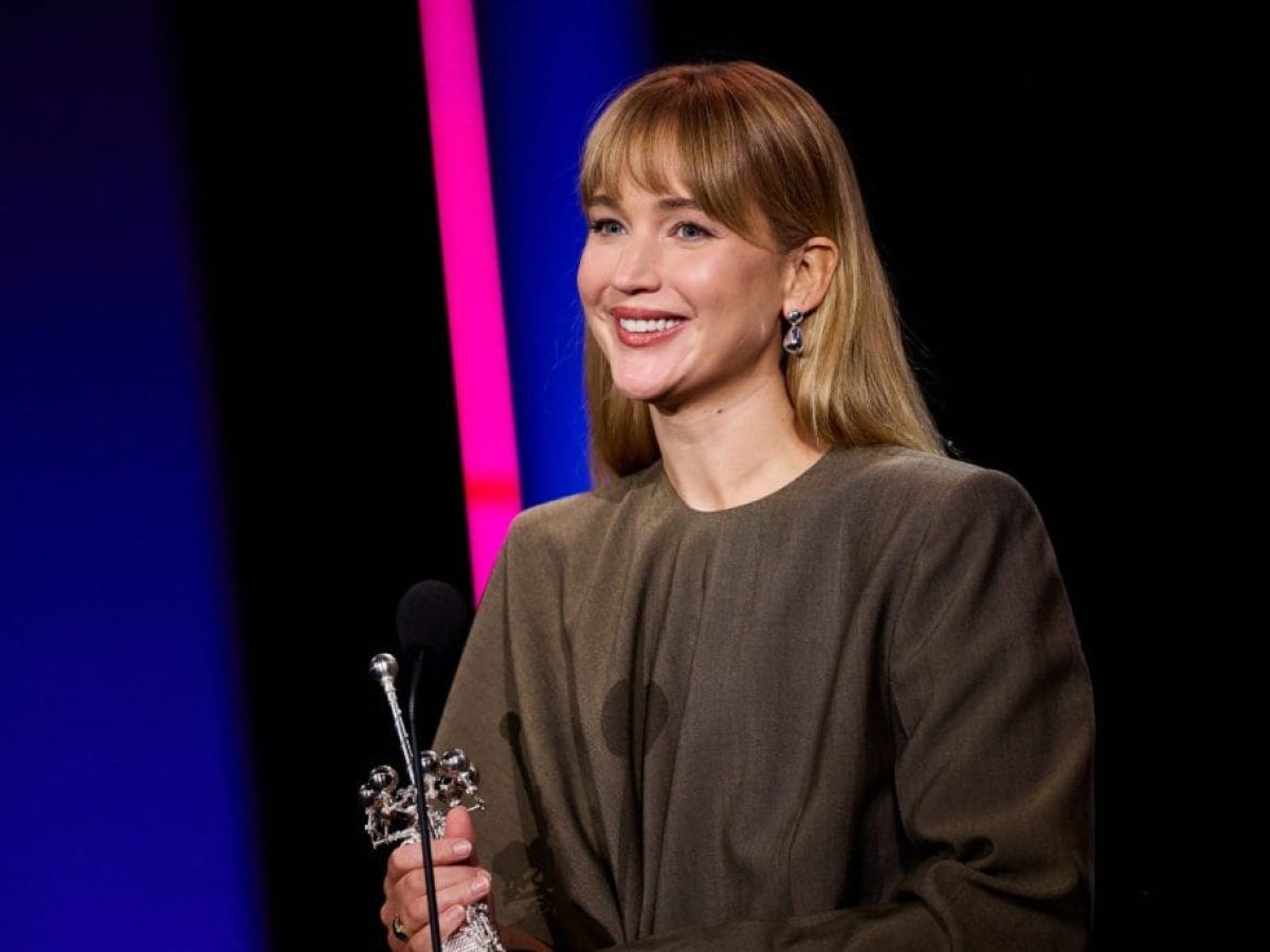 Η Τζένιφερ Λόρενς καταδίκασε την «απαράδεκτη γενοκτονία» στη Γάζα, κατά τη βράβευσή της στο Φεστιβάλ Κινηματογράφου του Σαν Σεμπαστιάν