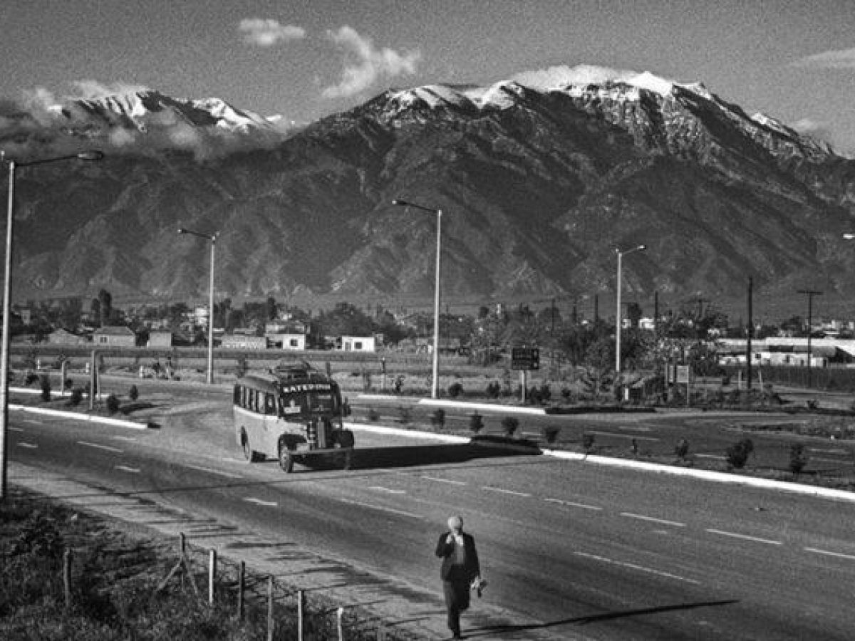 «Κατερίνη. Το παραμύθι της πόλης»: Μια ξενάγηση στην Κατερίνη του 20ού αιώνα με τον φακό του Σάββα Τσιλιγγιρίδη