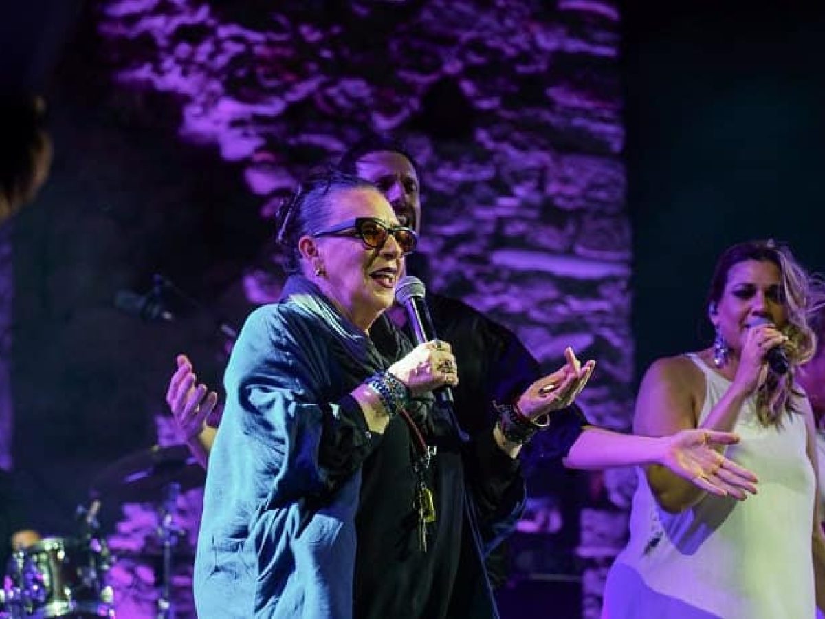 Λίνα Νικολακοπούλου στο Sani Festival: Μία υδάτινη ραψωδία που έγραψε τον επίλογο του φετινού καλοκαιριού