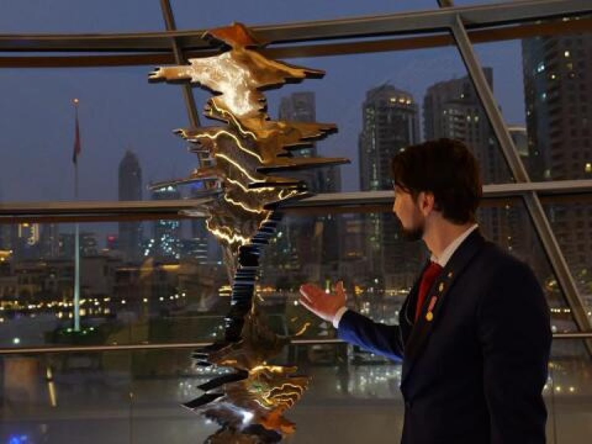 Μαρία Κάλλας: Το γλυπτό του Νίκου Φλώρου που απεικονίζει τη φωνή της στην όπερα του Ντουμπάι