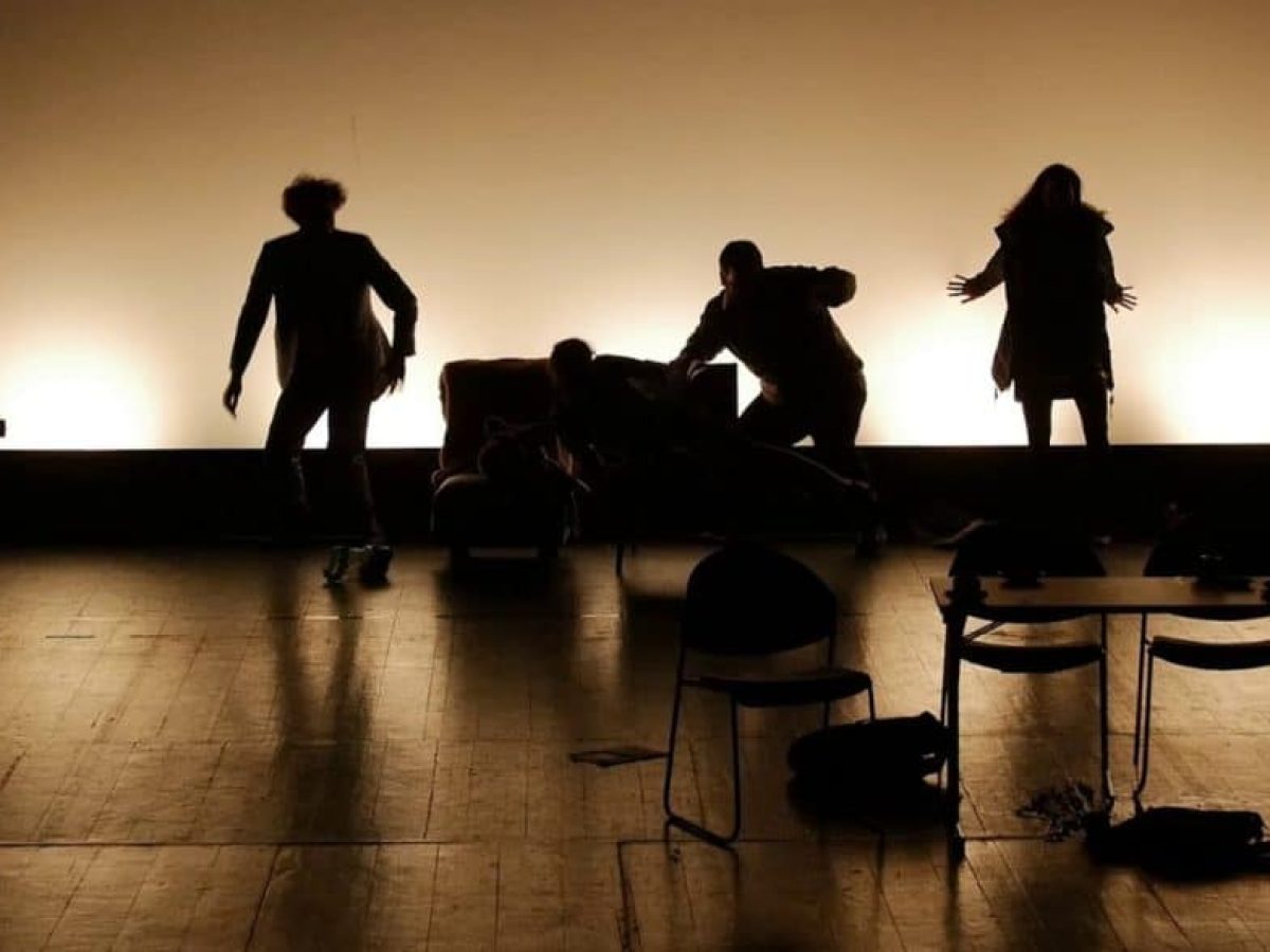 «Η Φαλακρή Τραγουδίστρια» του Ευγένιου Ιονέσκο επιστρέφει στη Θεσσαλονίκη στο θέατρο Αμαλία