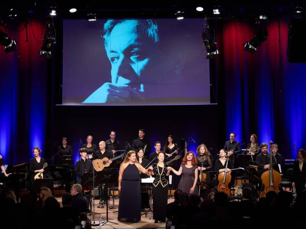 Η μουσική του Μάνου Χατζιδάκι μάγεψε τη Βιέννη: Μια μοναδική συναυλία από την πρεσβεία της Ελλάδας για τα 100 χρόνια από τη γέννησή του