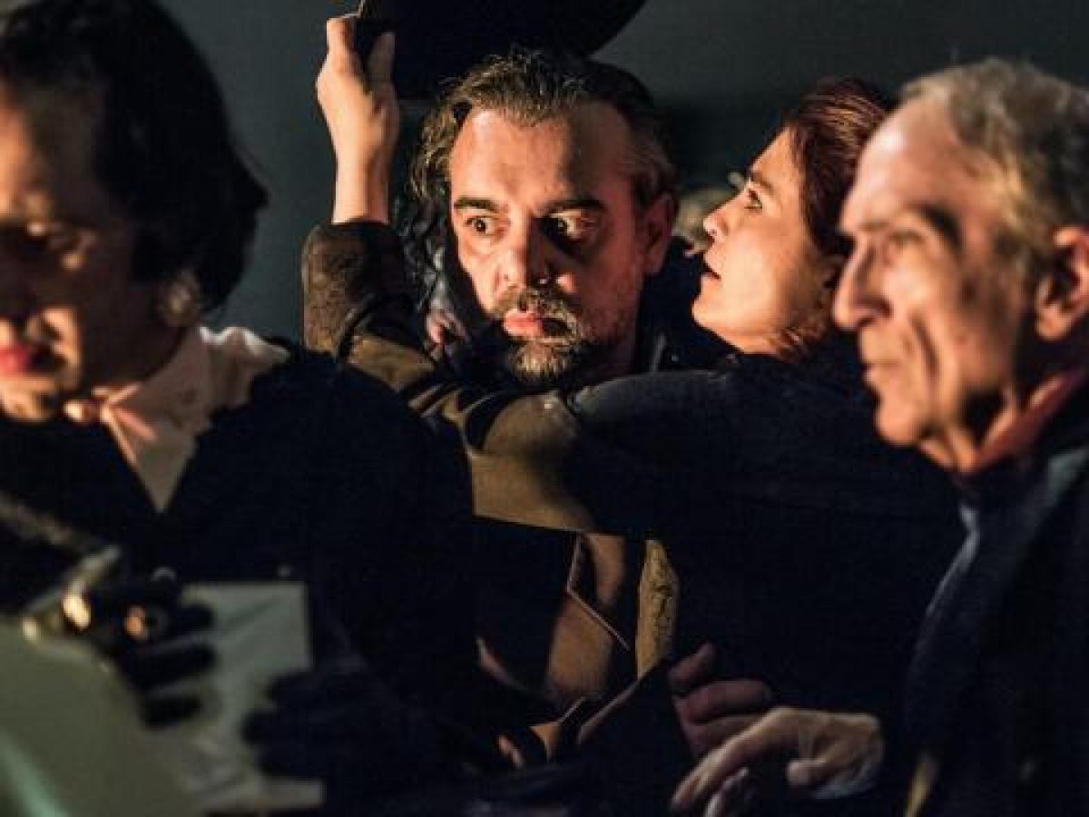 Δημοτικό Θέατρο Πειραιά: Ποδαρικό με τον «Ιβάνοφ» του Άντον Τσέχωφ – Δείτε φωτογραφίες