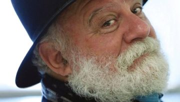 &Epsilon;&delta;ώ &epsilon;ί&nu;&alpha;&iota; &tau;&omicron;&upsilon; &Rho;&alpha;&sigma;&omicron;ύ&lambda;&eta; &ndash; &Tau;&alpha; &tau;&rho;&alpha;&gamma;&omicron;ύ&delta;&iota;&alpha; &pi;&omicron;&upsilon; &alpha;&gamma;&alpha;&pi;ή&sigma;&alpha;&mu;&epsilon; &sigma;&tau;&omicron; &Theta;έ&alpha;&tau;&rho;&omicron; &Omicron;&lambda;ύ&mu;&pi;&iota;&alpha; &laquo;&Mu;&alpha;&rho;ί&alpha; &Kappa;ά&lambda;&lambda;&alpha;&sigmaf;&raquo;