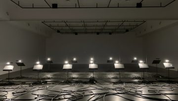 Γιώργος Δρίβας – «Συμφωνία 37: Προσωπογραφία ενός αλγόριθμου»: Περιπατητική δράση στο Μέγαρο Μουσικής Αθηνών
