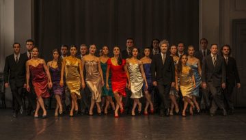 &Gamma;&iota;&omicron;&rho;&tau;έ&sigmaf; &sigma;&tau;&omicron; &Epsilon;&theta;&nu;&iota;&kappa;ό &Theta;έ&alpha;&tau;&rho;&omicron; &ndash; &Eta; &gamma;&lambda;ώ&sigma;&sigma;&alpha; &eta; &gamma;&iota;&omicron;&rho;&tau;&iota;&nu;ή