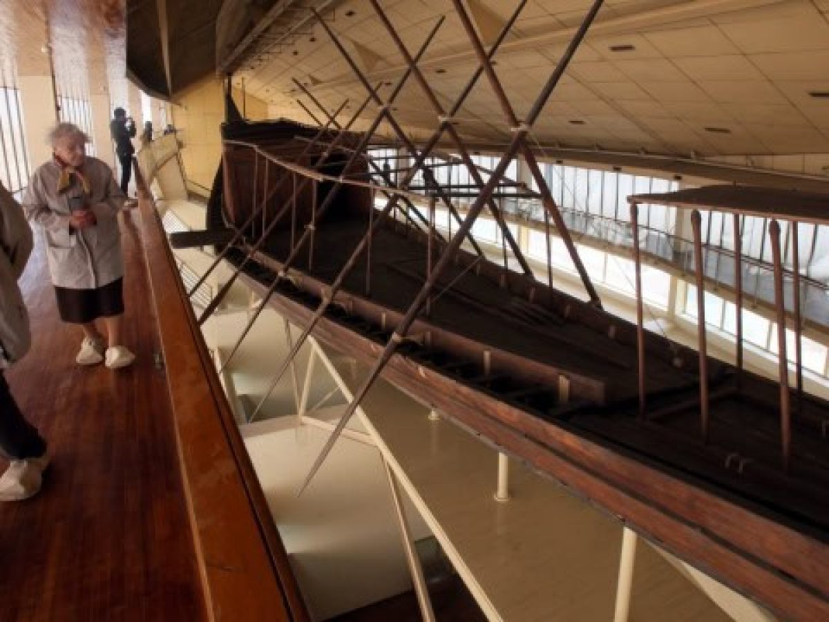 Η ηλιακή λέμβος του Χέοπα θα συντηρηθεί μπροστά στο κοινό του Μεγάλου Αιγυπτιακού Μουσείου