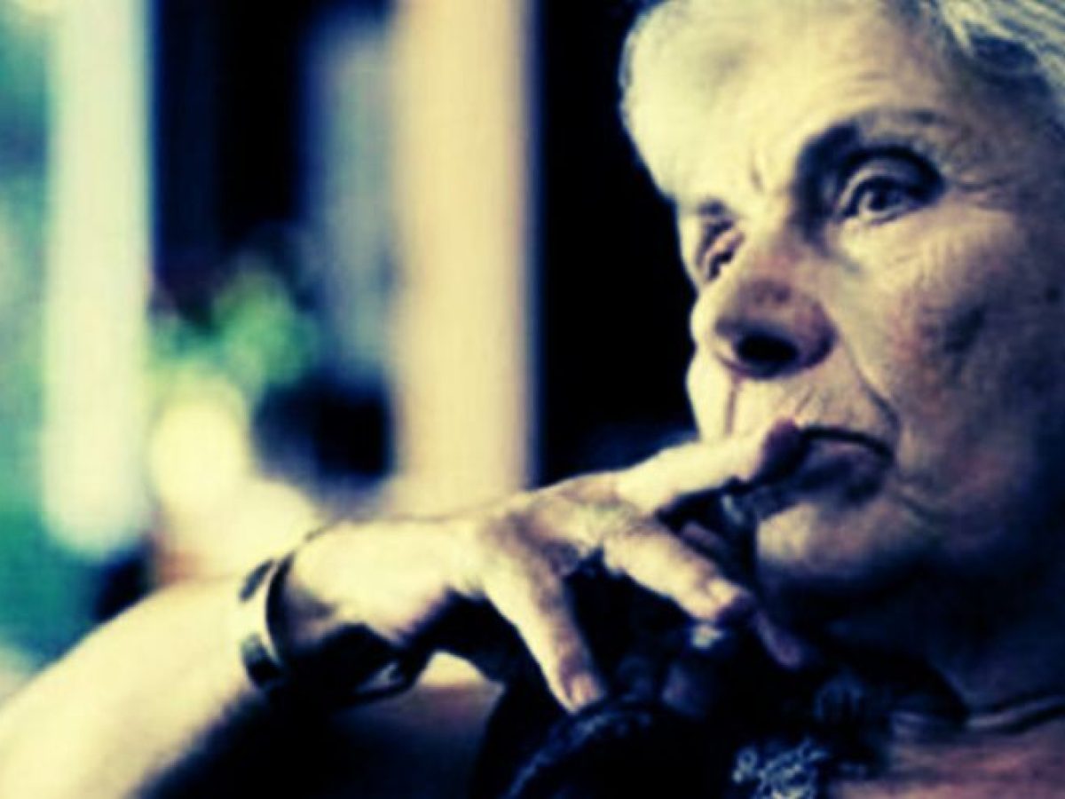 Η Πρωτοχρονιά της Δημουλά αναβλύζει από το γκρίζο