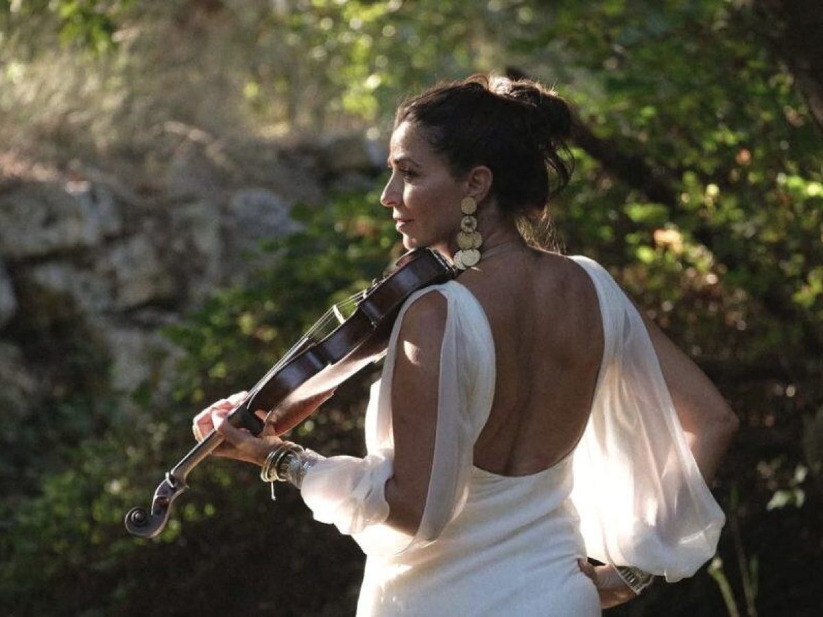 Μουσικές της Μεσογείου: Η βιολονίστρια Μαρία Μανουσάκη στο Half Note