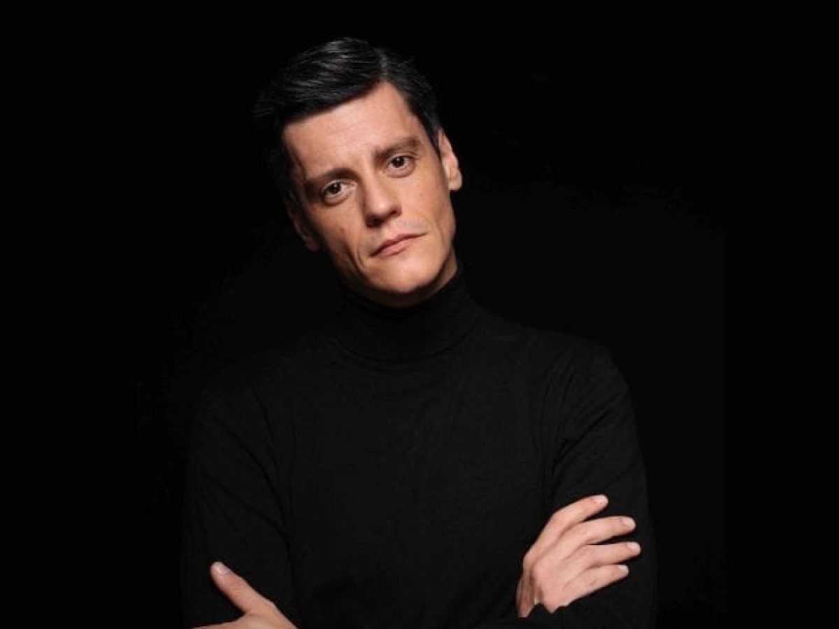 Ο Αλέξανδρος Βάρθης μιλάει για την ομάδα The Young Quill και τις δύο παραστάσεις της στο Θέατρο Μπέλλος