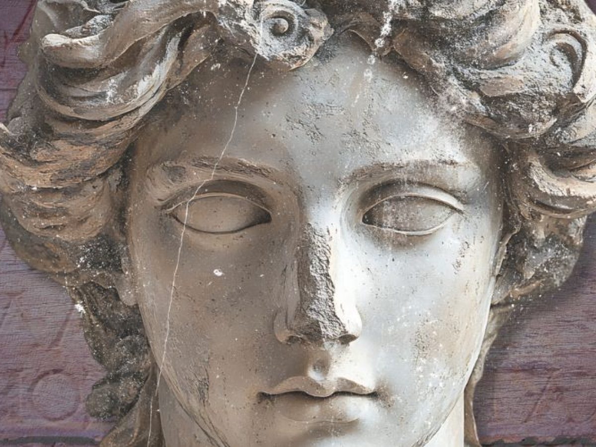 Τι πίστευαν οι αρχαίοι Έλληνες για την ευτυχία; 10 αποφθέγματα μάς απαντούν