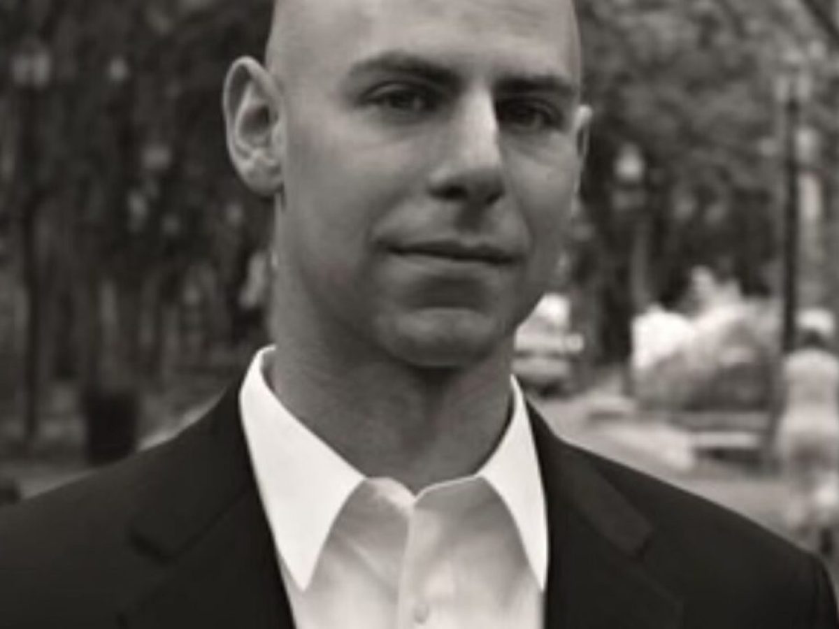 Adam Grant: «Ο σκοπός της μάθησης δεν είναι να επιβεβαιώνουμε τις πεποιθήσεις μας, αλλά να…»