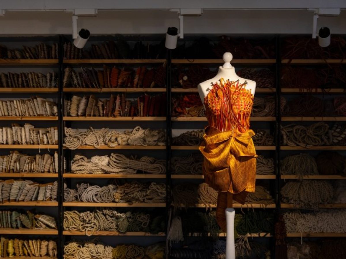 Denise Ελευθερίου – Νημάτων Ένδυμα: Έκθεση στη Νηματουργία Μέντης – Αντωνόπουλος