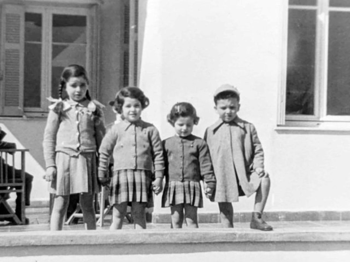 &laquo;&Epsilon;&rho;&rho;ί&kappa;&omicron;&upsilon; &Sigma;&lambda;ή&mu;&alpha;&nu; 42 &ndash; &Pi;&alpha;&tau;ή&sigma;&iota;&alpha;&raquo;: &Eta; &iota;&sigma;&tau;&omicron;&rho;ί&alpha; &mu;&iota;&alpha;&sigmaf; &alpha;&pi;ό &tau;&iota;&sigmaf; &pi;&iota;&omicron; ό&mu;&omicron;&rho;&phi;&epsilon;&sigmaf; &gamma;&epsilon;&iota;&tau;&omicron;&nu;&iota;έ&sigmaf; &tau;&eta;&sigmaf; &Alpha;&theta;ή&nu;&alpha;&sigmaf; &sigma;&tau;&alpha; &mu;έ&sigma;&alpha; &tau;&omicron;&upsilon; 20&omicron;ύ &alpha;&iota;ώ&nu;&alpha;