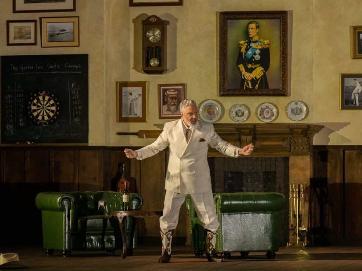 Φάλσταφ, του Τζουζέππε Βέρντι σε σκηνοθεσία του Στήβεν Λάνγκριτζ στην Εθνική Λυρική Σκηνή