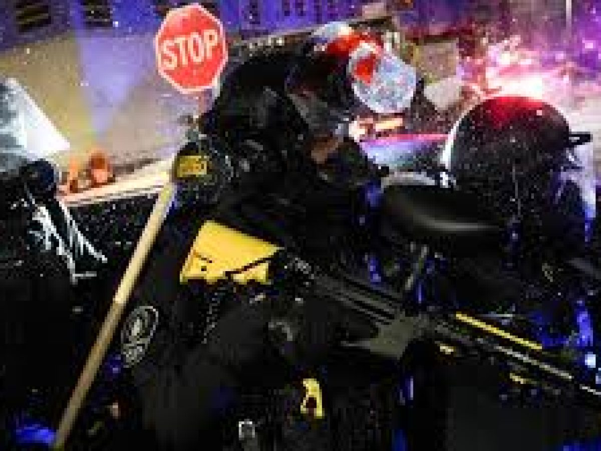 Οι δολοφονίες στη Μινεάπολη βάζουν τέλος στη μετεκλογική απάθεια της Αμερικής