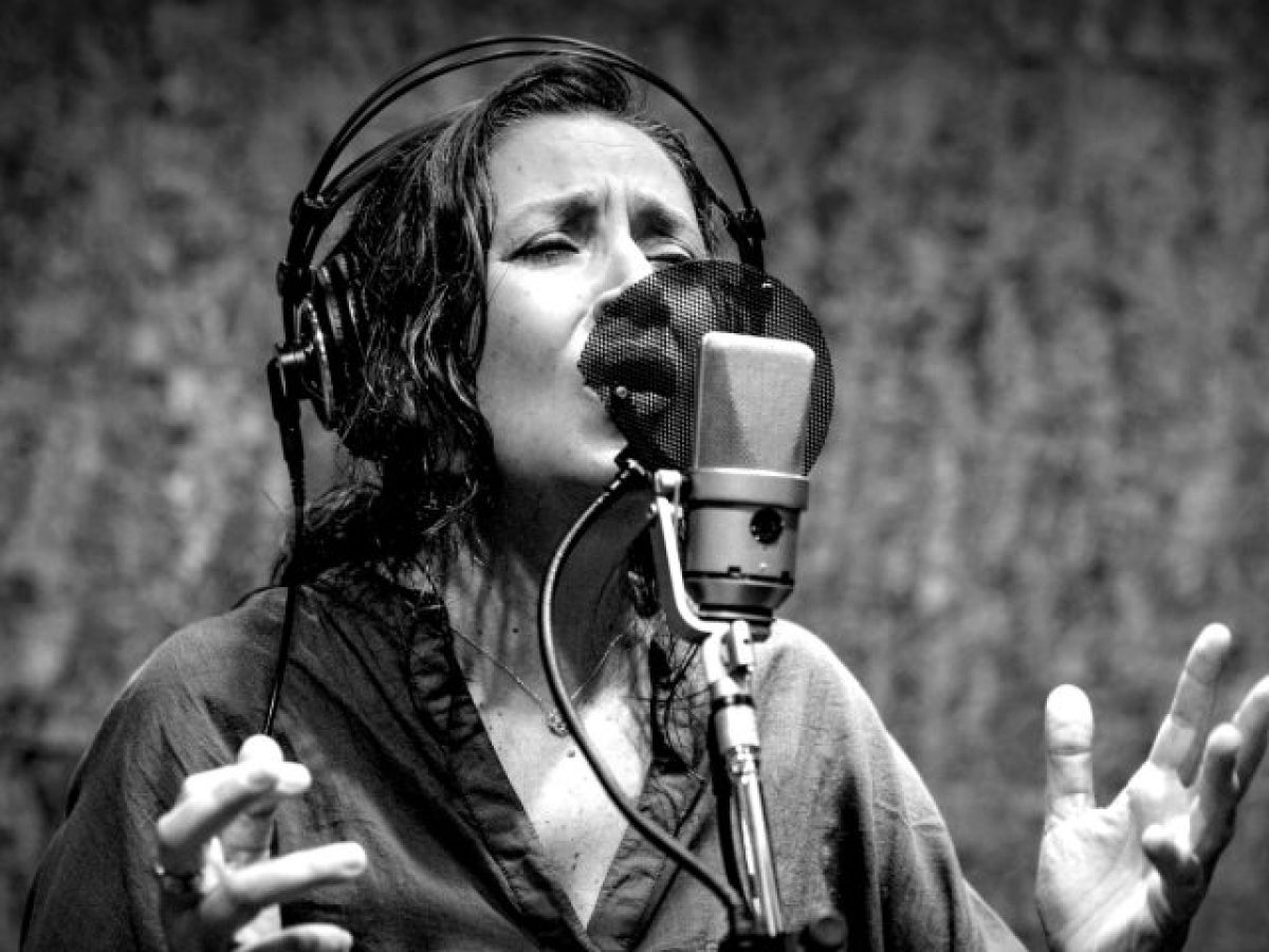 Η Φένια Παπαδόδημα μιλάει για τον νέο της δίσκο «Άστρον πεσμένον»