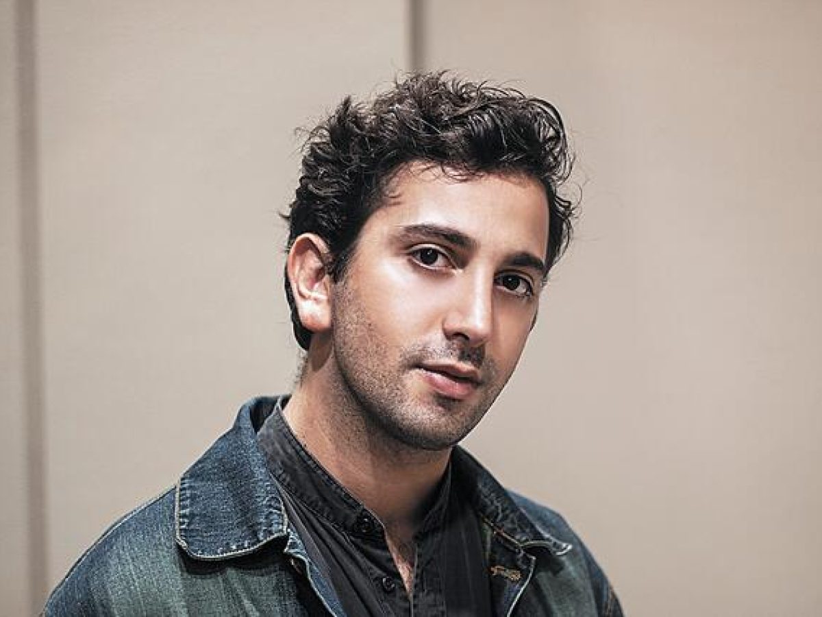 Μάριο Μπανούσι: Ο 27χρονος ελληνοαλβανός σκηνοθέτης που έλαβε τον Αργυρό Λέοντα