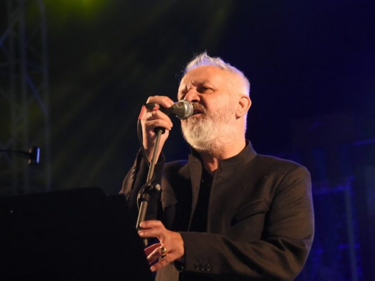 Μια συνάντηση λόγου και ερμηνείας στο νέο υλικό Θηβαίου – Αλιμπινίση