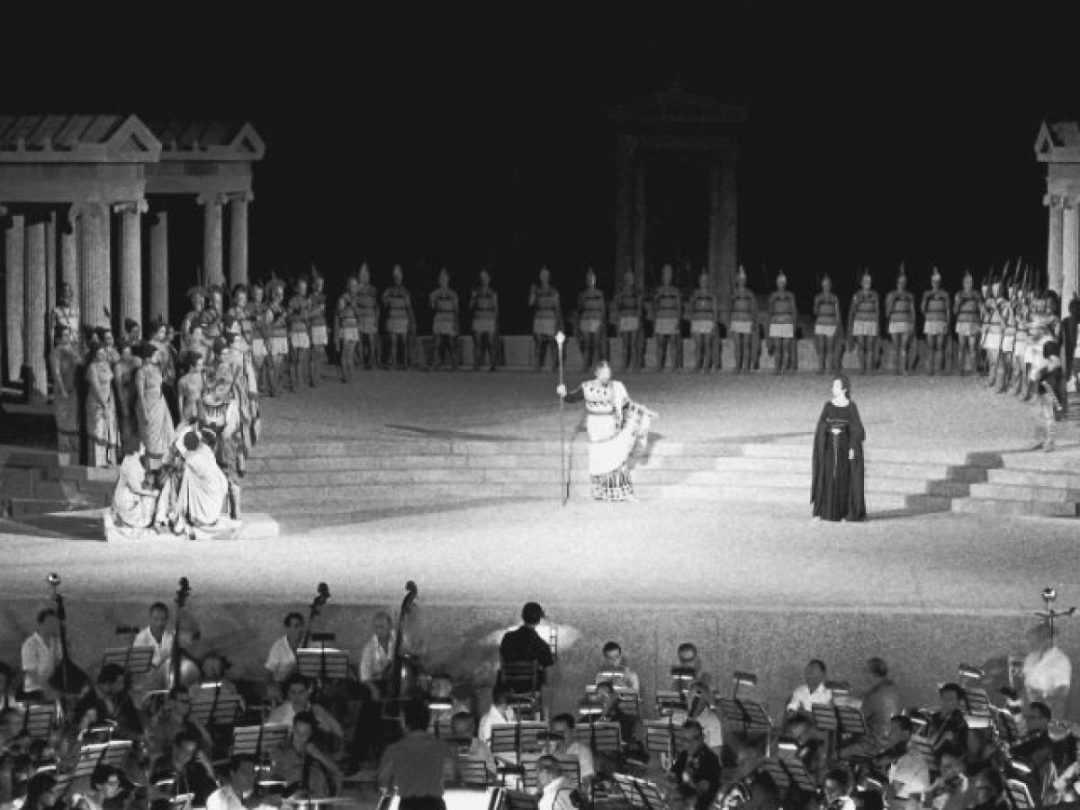 &laquo;&Mu;ή&delta;&epsilon;&iota;&alpha;&raquo; &sigma;&tau;&omicron; &Alpha;&rho;&chi;&alpha;ί&omicron; &Theta;έ&alpha;&tau;&rho;&omicron; &Epsilon;&pi;&iota;&delta;&alpha;ύ&rho;&omicron;&upsilon;: &Tau;&eta; &Delta;&epsilon;&upsilon;&tau;έ&rho;&alpha; 2 &Phi;&epsilon;&beta;&rho;&omicron;&upsilon;&alpha;&rho;ί&omicron;&upsilon; &xi;&epsilon;&kappa;&iota;&nu;ά &eta; &pi;&rho;&omicron;&pi;ώ&lambda;&eta;&sigma;&eta; &gamma;&iota;&alpha; &tau;&eta; &nu;έ&alpha; &pi;&alpha;&rho;&alpha;&gamma;&omega;&gamma;ή &tau;&eta;&sigmaf; &Epsilon;&theta;&nu;&iota;&kappa;ή&sigmaf; &Lambda;&upsilon;&rho;&iota;&kappa;ή&sigmaf; &Sigma;&kappa;&eta;&nu;ή&sigmaf; &sigma;&tau;&omicron; &pi;&lambda;&alpha;ί&sigma;&iota;&omicron; &tau;&omicron;&upsilon; &Phi;&epsilon;&sigma;&tau;&iota;&beta;ά&lambda; &Alpha;&theta;&eta;&nu;ώ&nu; &Epsilon;&pi;&iota;&delta;&alpha;ύ&rho;&omicron;&upsilon;