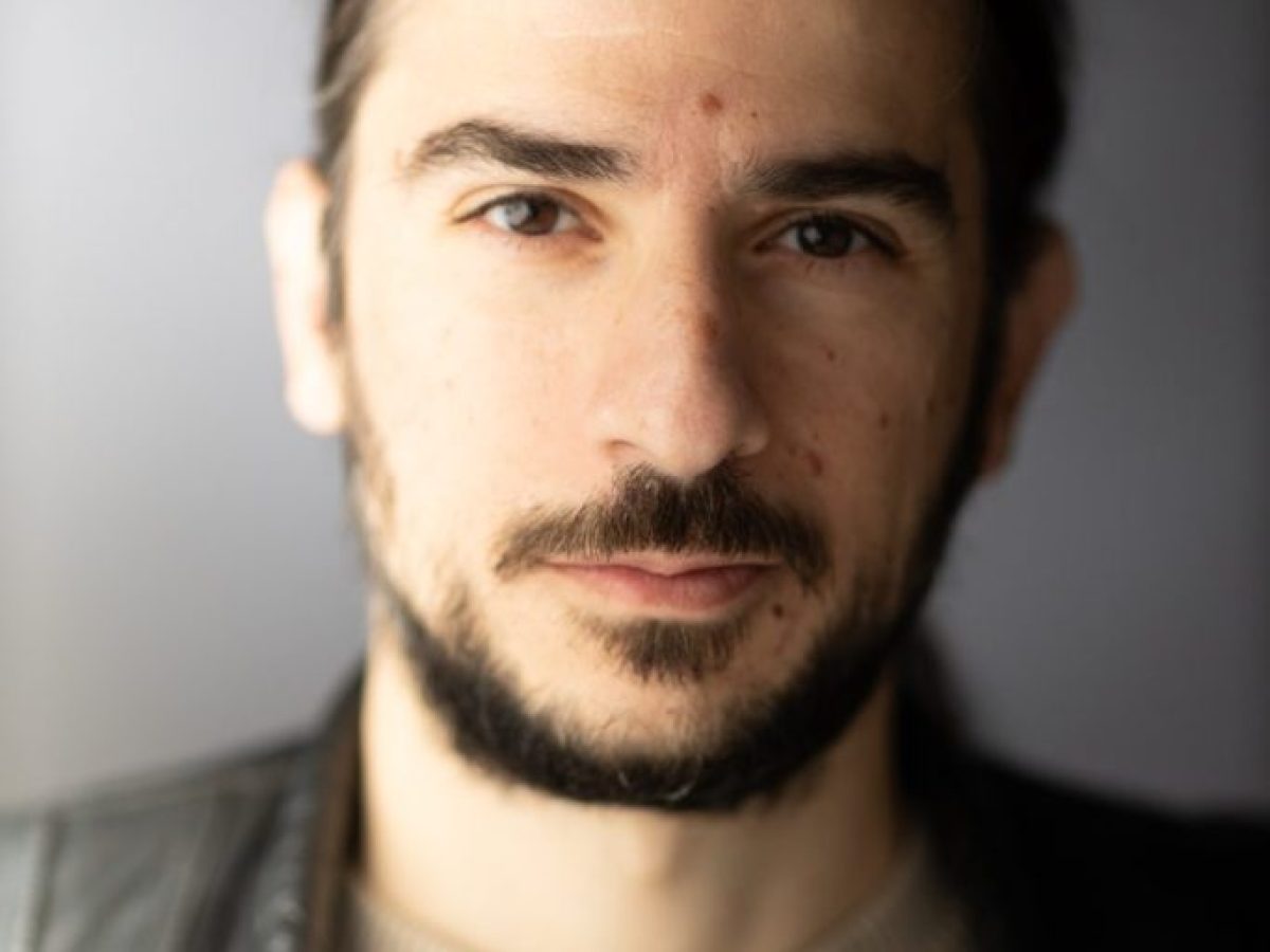 Νικορέστης Χανιωτάκης: Ο βραβευμένος, αντισυμβατικός και χαρισματικός Κρητικός ηθοποιός και σκηνοθέτης