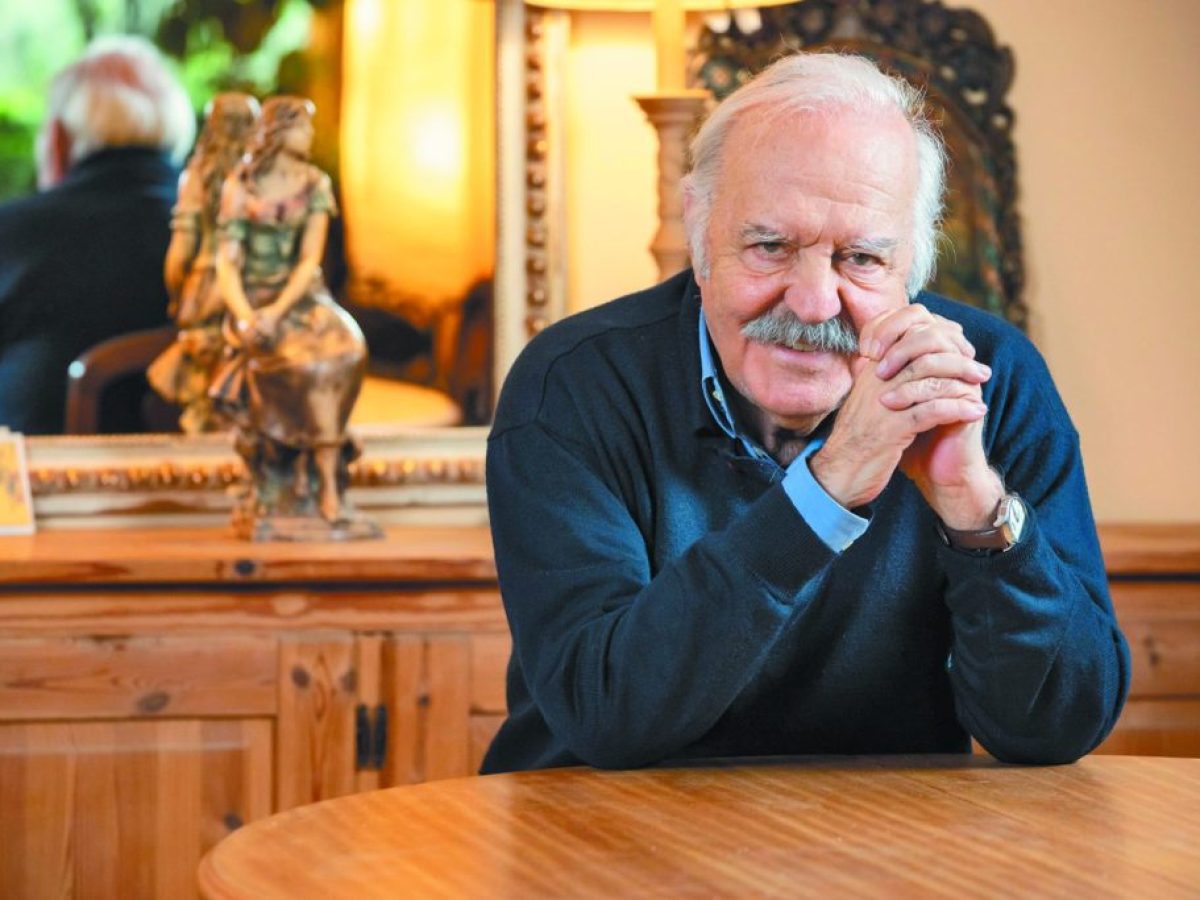 Νίκος Κουτελιδάκης: «Με ενδιαφέρει πολύ το κοινό, τέτοιος σκηνοθέτης είμαι»