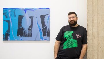 Ο “The Dreamer” μιλάει για τη νέα έκθεση “Men I Never Met” και πώς όλα ξεκίνησαν από ένα κουτί με οικογενειακές φωτογραφίες
