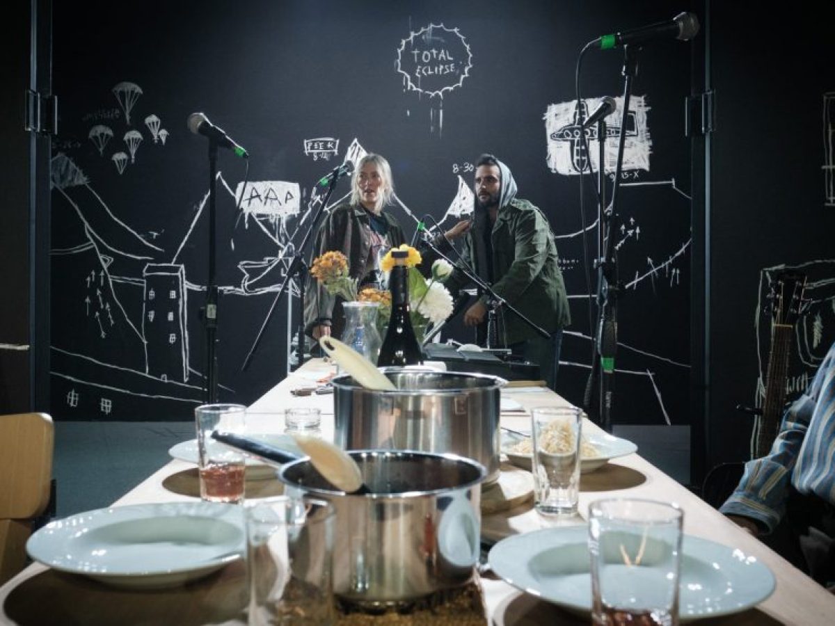 «Ο εχθρός του λαού» του Ιψεν: Εκρηκτικός δεσμός