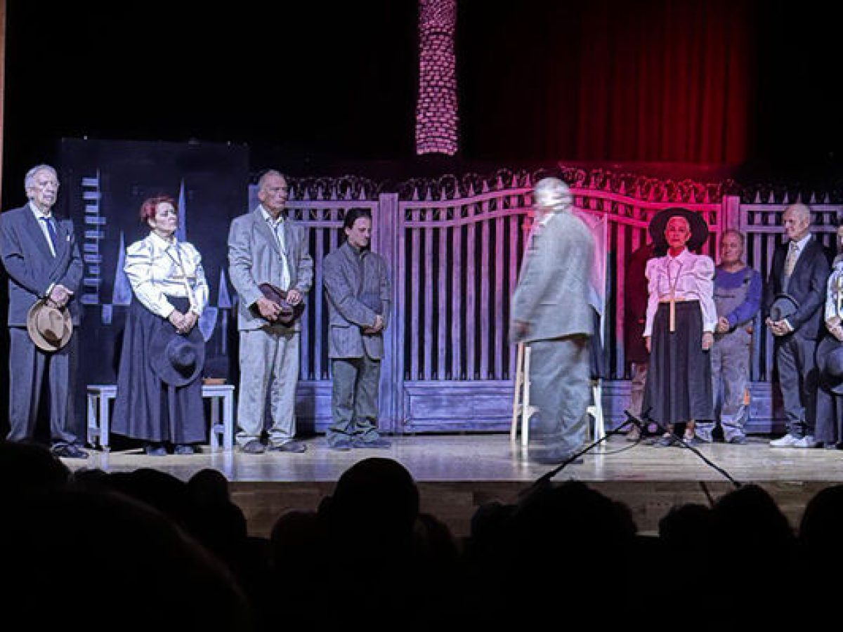 ΠΑΜΕ: «Η  Αγία Ιωάννα» του Μπέρτολ Μπρεχτ συνεχίζει το ταξίδι της (ΦΩΤΟ)