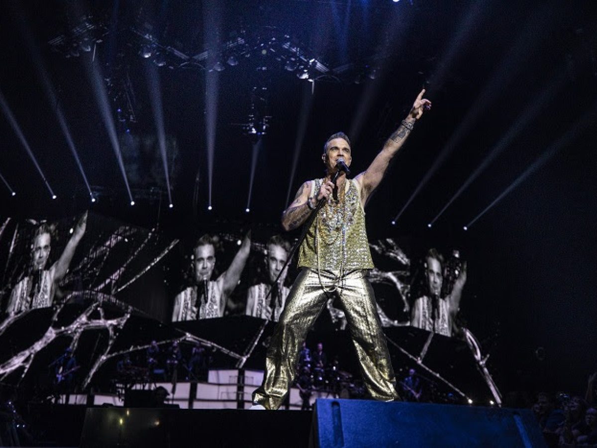 Ρόμπι Γουίλιαμς: Έτοιμος να σπάσει ιστορικό ρεκόρ των Beatles