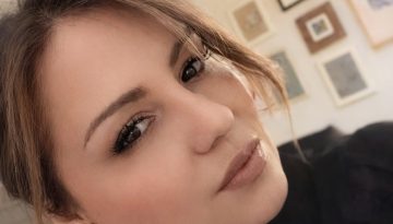 &Rho;&omicron;&upsilon;&mu;&pi;ί&nu;&eta; &Phi;έ&phi;&epsilon;: &laquo;&hellip;&eta; &mu;&epsilon;&gamma;&alpha;&lambda;ύ&tau;&epsilon;&rho;&eta; &alpha;ί&sigma;&theta;&eta;&sigma;&eta; &epsilon;&lambda;έ&gamma;&chi;&omicron;&upsilon;, &pi;&rho;&omicron;έ&kappa;&upsilon;&psi;&epsilon; &mu;έ&sigma;&alpha; &alpha;&pi;ό &tau;&eta;&nu; &alpha;&pi;&omicron;&delta;&omicron;&chi;ή &tau;&eta;&sigmaf; &alpha;&beta;&epsilon;&beta;&alpha;&iota;ό&tau;&eta;&tau;&alpha;&sigmaf;..&raquo;