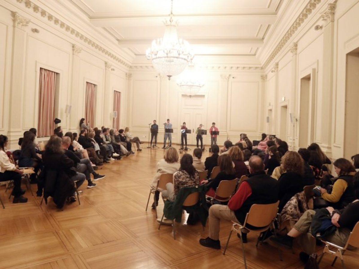 Σαλόνια Γλώσσας στο Εθνικό Θέατρο: Γνωριμία με τη σύγχρονη ελληνική γραφή – «μάμα» της Γλυκερίας Μπασδέκη