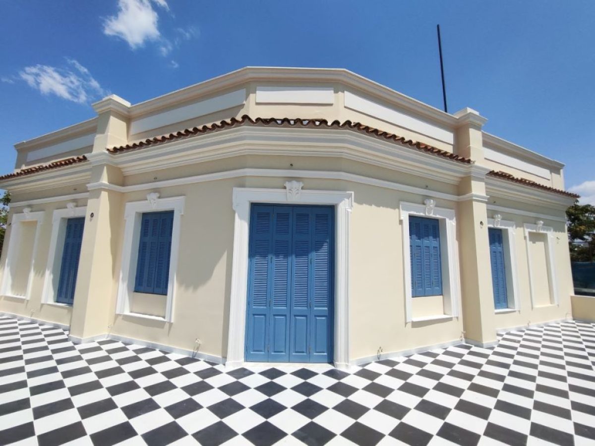 &Sigma;&tau;&omicron; &kappa;έ&nu;&tau;&rho;&omicron; &tau;&eta;&sigmaf; &Alpha;&theta;ή&nu;&alpha;&sigmaf; &tau;&omicron; &Epsilon;&lambda;&lambda;&eta;&nu;&iota;&kappa;ό Ί&delta;&rho;&upsilon;&mu;&alpha; &Beta;&iota;&beta;&lambda;ί&omicron;&upsilon; &kappa;&alpha;&iota; &Pi;&omicron;&lambda;&iota;&tau;&iota;&sigma;&mu;&omicron;ύ &ndash; &Epsilon;&gamma;&kappa;&alpha;&tau;ά&sigma;&tau;&alpha;&sigma;&eta; &sigma;&tau;&omicron; &epsilon;&mu;&beta;&lambda;&eta;&mu;&alpha;&tau;&iota;&kappa;ό &kappa;&tau;ή&rho;&iota;&omicron; &tau;&eta;&sigmaf; &Epsilon;&rho;&mu;&omicron;ύ