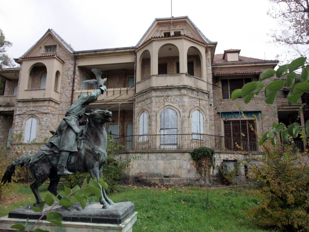 Τατόι: Ιστορίες με άμαξες και οικόσημα