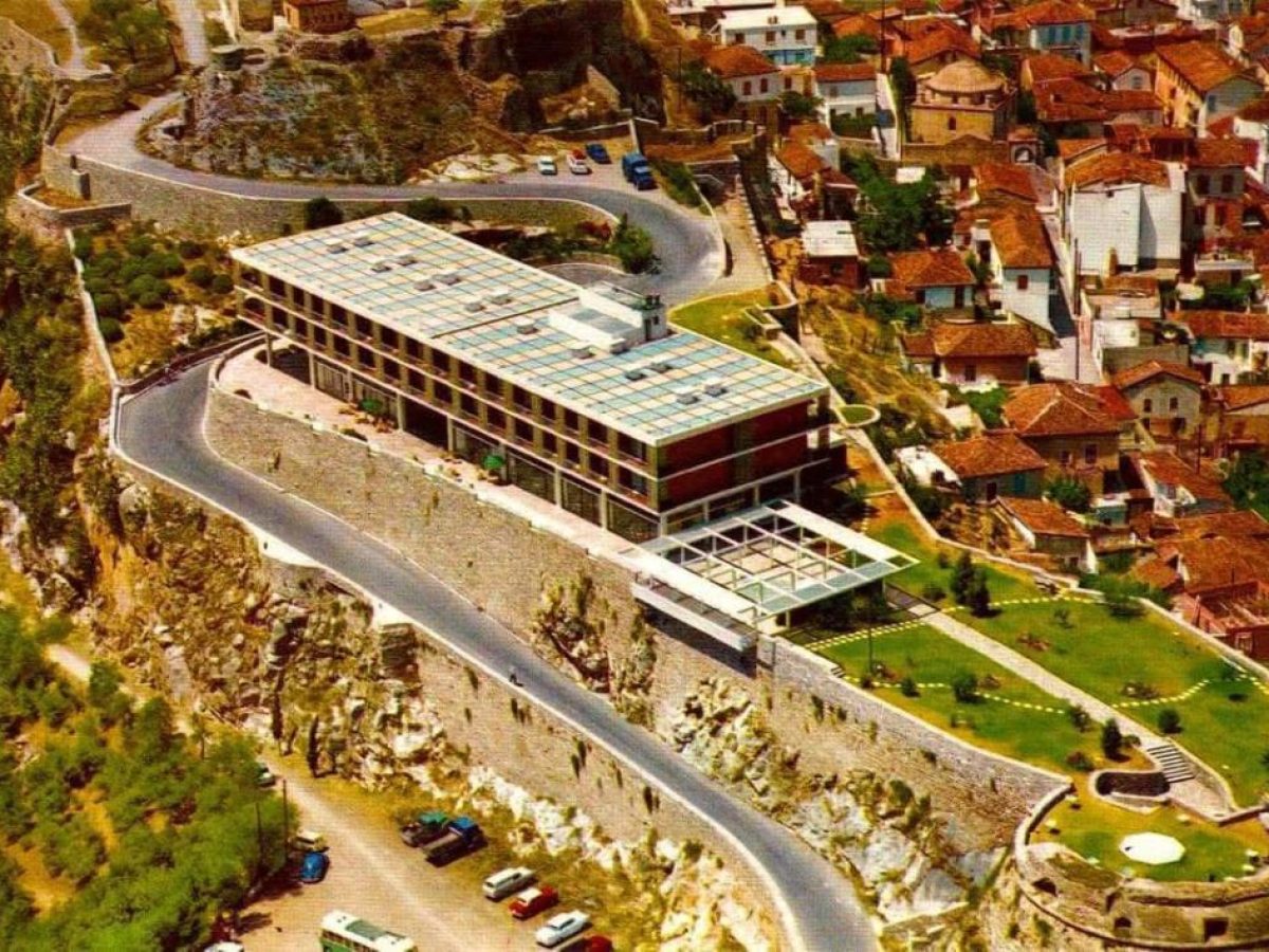 Ξενία Ναυπλίου: Απορρίφθηκε ο χαρακτηρισμός του ως μνημείο  – άδηλο το μέλλον του