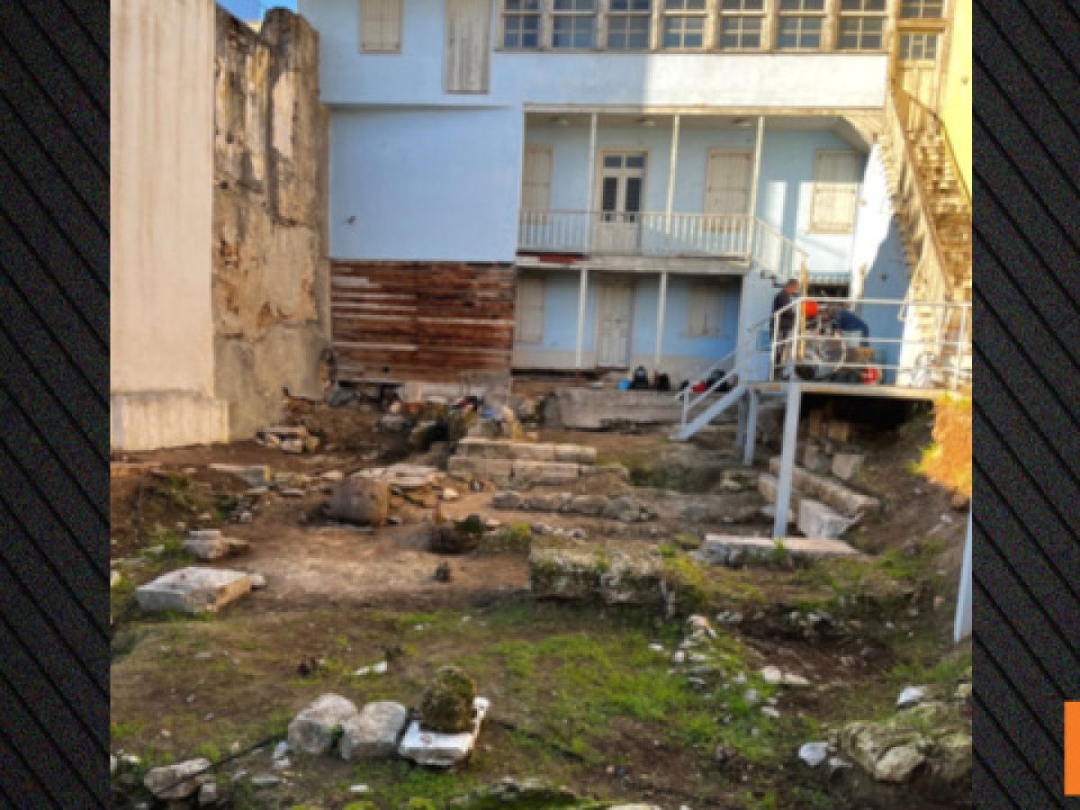 Αποκαλύφθηκαν αρχαιότητες στην αυλή της «Οικίας Κοκοβίκου» στην Πλάκα, δείτε φωτογραφίες