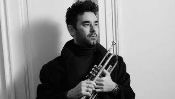 &Alpha;&nu;&delta;&rho;έ&alpha;&sigmaf; &Pi;&omicron;&lambda;&upsilon;&zeta;&omega;&gamma;ό&pi;&omicron;&upsilon;&lambda;&omicron;&sigmaf;: &laquo;Ό&tau;&alpha;&nu; &pi;&alpha;ί&zeta;&omega; Chet Baker, &epsilon;&pi;&iota;&sigma;&tau;&rho;έ&phi;&omega; &sigma;&tau;&eta;&nu; &omicron;&upsilon;&sigma;ί&alpha; &tau;&eta;&sigmaf; &tau;&zeta;&alpha;&zeta;&raquo;