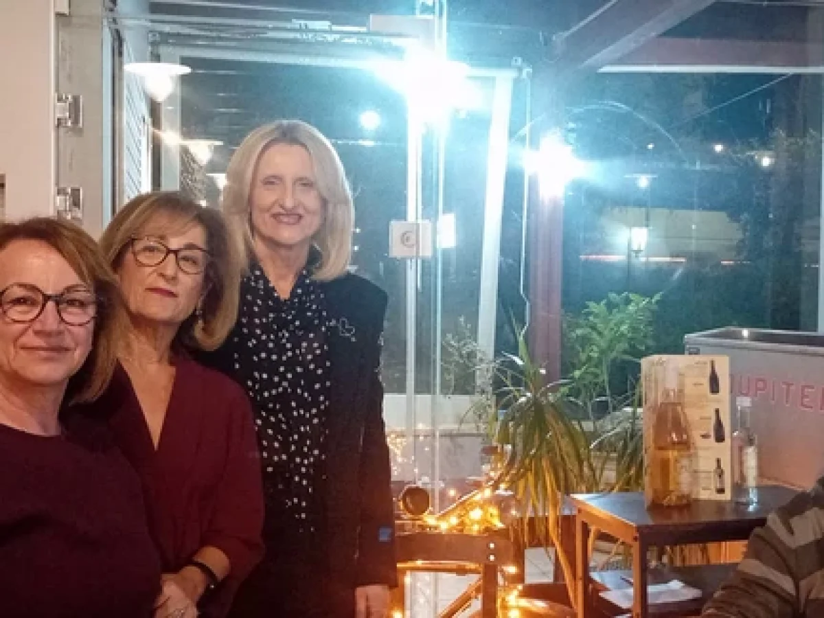 H Mαλβάδω μέσα σε μια τεράστια αγκαλιά φίλων και χορωδών σφράγισε με πολύ τραγούδι και χορό το μουσικό της  πέρασμά στο 2026