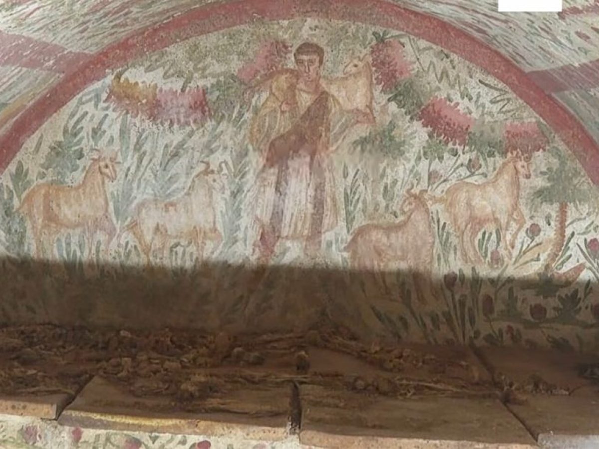 To συγκλονιστικό πρόσωπο του Ιησού όπως ανακαλύφθηκε σε τοιχογραφία 1.800 ετών