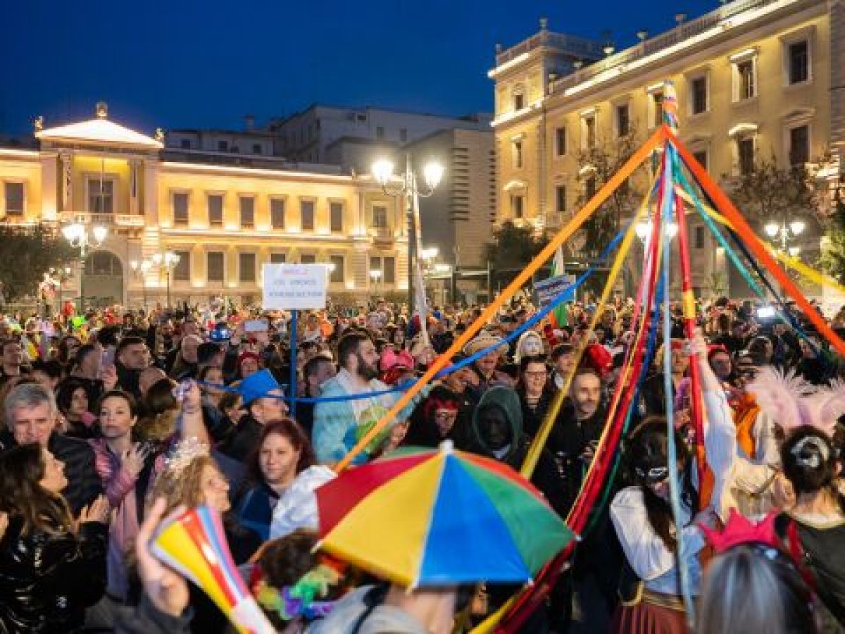 &Delta;ή&mu;&omicron;&sigmaf; &Alpha;&theta;&eta;&nu;&alpha;ί&omega;&nu;: &Alpha;&upsilon;&tau;έ&sigmaf; &epsilon;ί&nu;&alpha;&iota; &omicron;&iota; &alpha;&pi;&omicron;&kappa;&rho;&iota;ά&tau;&iota;&kappa;&epsilon;&sigmaf; &epsilon;&kappa;&delta;&eta;&lambda;ώ&sigma;&epsilon;&iota;&sigmaf; &pi;&omicron;&upsilon; &delta;&iota;&omicron;&rho;&gamma;&alpha;&nu;ώ&nu;&epsilon;&iota;