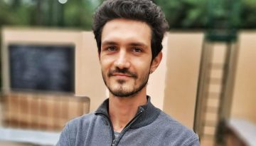 &Phi;ώ&tau;&eta;&sigmaf; &Sigma;&tau;&rho;&alpha;&tau;&eta;&gamma;ό&sigmaf;: &laquo;&hellip; &sigma;&rsquo; &alpha;&upsilon;&tau;ή &tau;&eta;&nu; &pi;&alpha;&rho;ά&lambda;&omicron;&gamma;&eta; &omicron;&iota;&kappa;&epsilon;&iota;ό&tau;&eta;&tau;&alpha; &pi;&omicron;&upsilon; έ&chi;&omicron;&upsilon;&nu; &tau;&alpha; &sigma;ώ&mu;&alpha;&tau;&alpha; &delta;ύ&omicron; &epsilon;&rho;&omega;&tau;&epsilon;&upsilon;&mu;έ&nu;&omega;&nu;&hellip;&raquo;