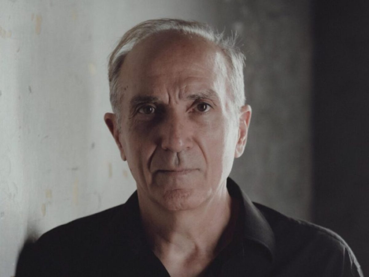 Γιάννης Νταλιάνης: «Δεν ξέρω αν αλλάζουν τα πράγματα ή αν το θέατρο αλλάζει τη ζωή»