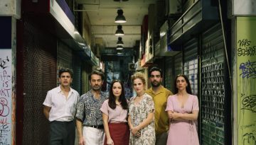 &Eta; &laquo;&Chi;&alpha;&mu;έ&nu;&eta; Ά&nu;&omicron;&iota;&xi;&eta;&raquo; &epsilon;&pi;&iota;&sigma;&tau;&rho;έ&phi;&epsilon;&iota; &sigma;&tau;&omicron; &Theta;έ&alpha;&tau;&rho;&omicron; &Delta;ί&pi;&upsilon;&lambda;&omicron;&nu;: &Omicron;&iota; &pi;&rho;&omega;&tau;&alpha;&gamma;&omega;&nu;&iota;&sigma;&tau;έ&sigmaf; &mu;&iota;&lambda;&omicron;ύ&nu; &gamma;&iota;&alpha; &tau;&omicron;&upsilon;&sigmaf; &rho;ό&lambda;&omicron;&upsilon;&sigmaf; &kappa;&alpha;&iota; &tau;&iota;&sigmaf; &sigma;&kappa;&eta;&nu;έ&sigmaf; &pi;&omicron;&upsilon; &xi;&epsilon;&chi;&omega;&rho;ί&zeta;&omicron;&upsilon;&nu;