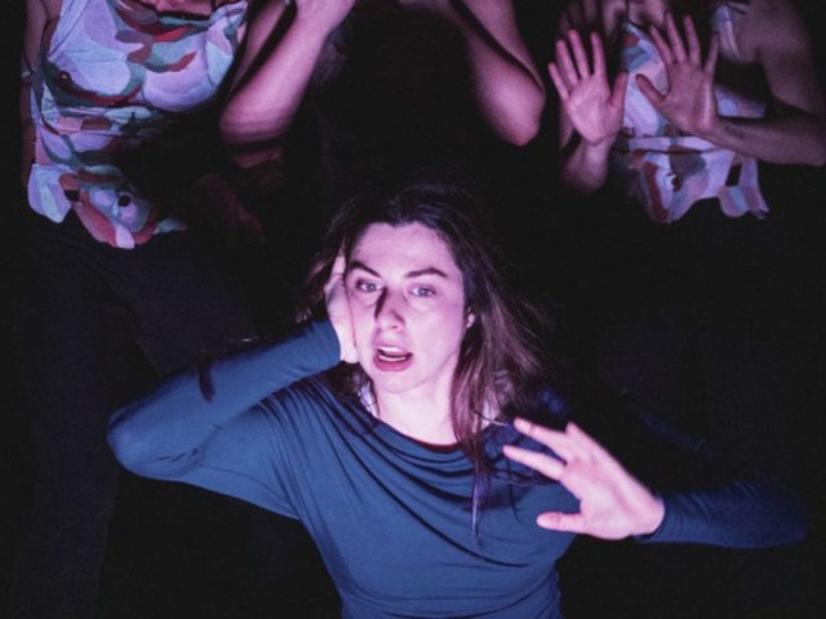 Η Βασιλίνα Κατερίνη μιλάει για την παράσταση (κρότος), τις «ασθένειες» της εποχής μας και τη σωματική μνήμη του θεάτρου